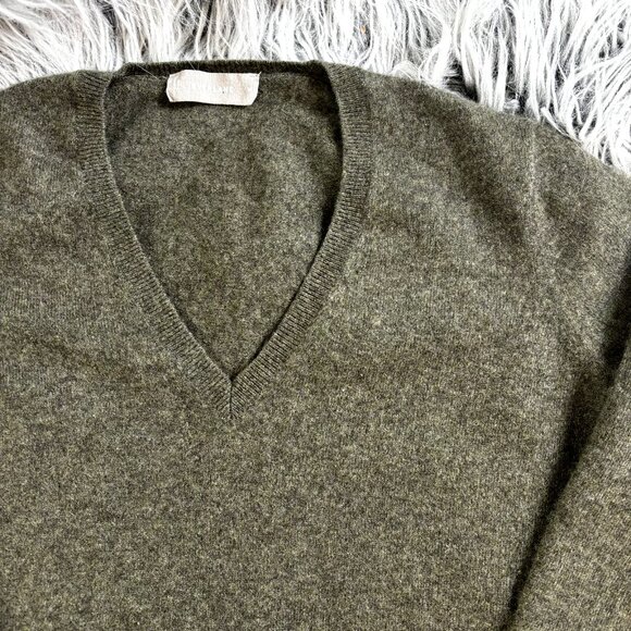 Everlane Green V-Neck Sweater Size Medium 100% Cashmere Pullover - Picture 9 of 9